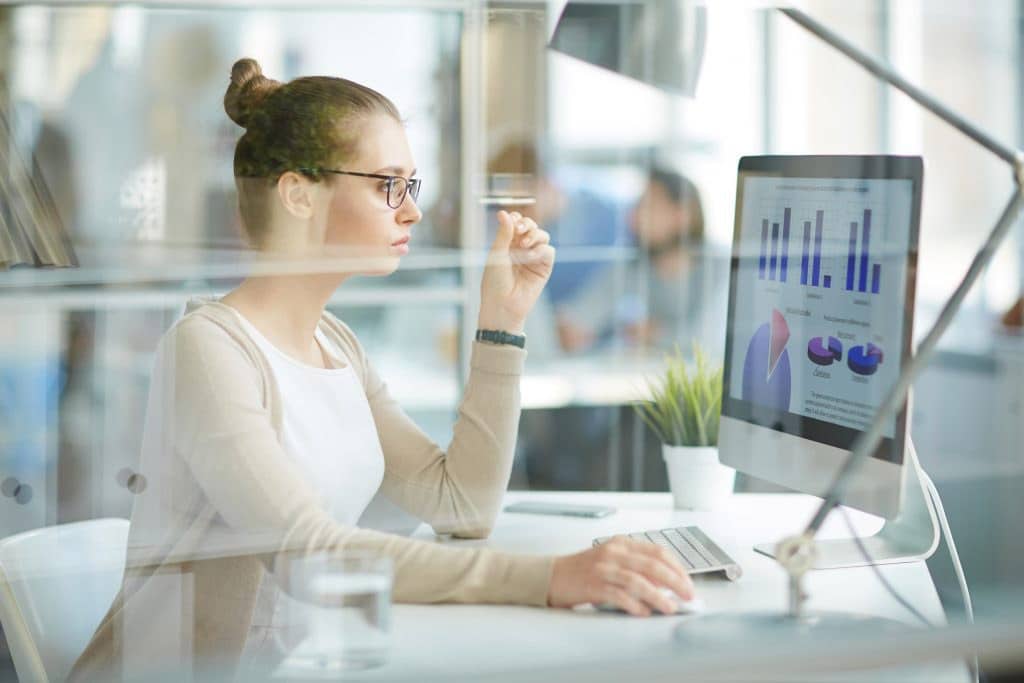 Lady researching How to avoid being tracked online